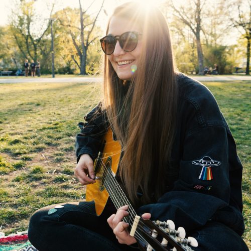 Zestaw 9 cienkich, średnich i ciężkich kostek do gitary Kwmobile, wielokolorowe, plastikowe, 47429.03