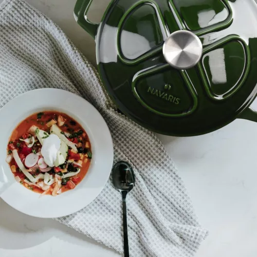 Nieprzywierający garnek żeliwny Navaris na kuchenki/piekarniki - 24 cm - 3,5 l - ciemnozielony, 48777.01.80