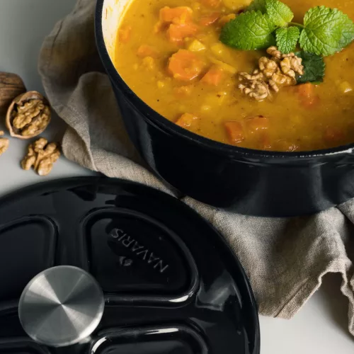 Nieprzywierający garnek żeliwny Navaris na kuchenki/piekarniki - 24 cm - 3,5 l - ciemnozielony, 48777.01.80