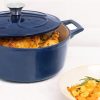 Garnek żeliwny Navaris z pokrywką - nieprzywierający do kuchenek/piekarników - 24 cm - 3,5 l - ciemnoniebieski, 48777.01.17