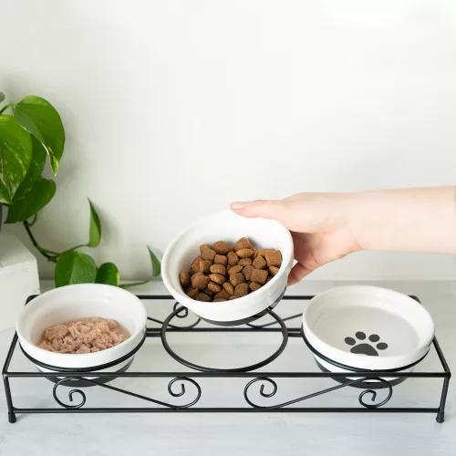 Zestaw 3 misek ceramicznych Navaris dla psów i kotów z metalową podstawą, 320 ml, 46947.2