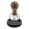 Tamper ze stali nierdzewnej Navaris z rączką z orzecha włoskiego, 58 mm, Covoras, 51802.01.30