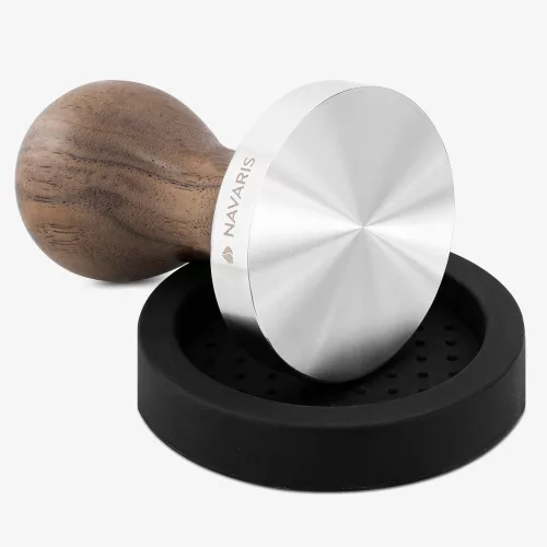 Tamper ze stali nierdzewnej Navaris z rączką z orzecha włoskiego, 58 mm, Covoras, 51802.01.30