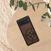 Etui Kwmobile do Google Pixel 7, brązowe, drewno/silikon, 60757.04