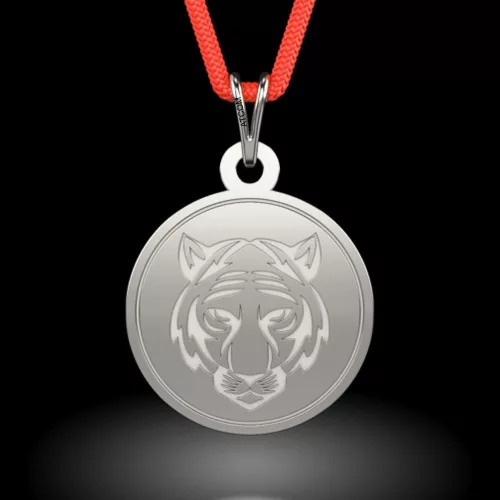 Srebrna zawieszka ze sznurkiem ze wzorem tygrysa