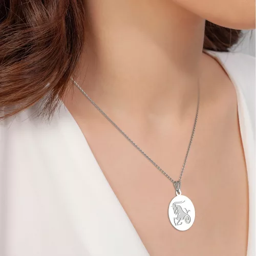 Srebrny łańcuszek z wisiorkiem w kształcie Koziorożca