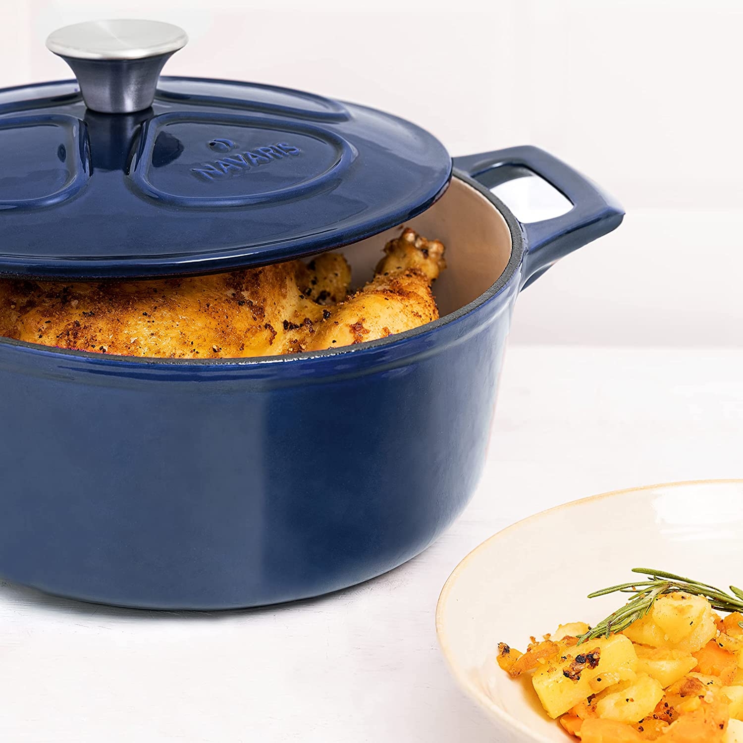 Żeliwny garnek z pokrywką Navaris - nieprzywierający do kuchenek/piekarników - 24 cm - 3,5 l - ciemnoniebieski, 48777.01.17