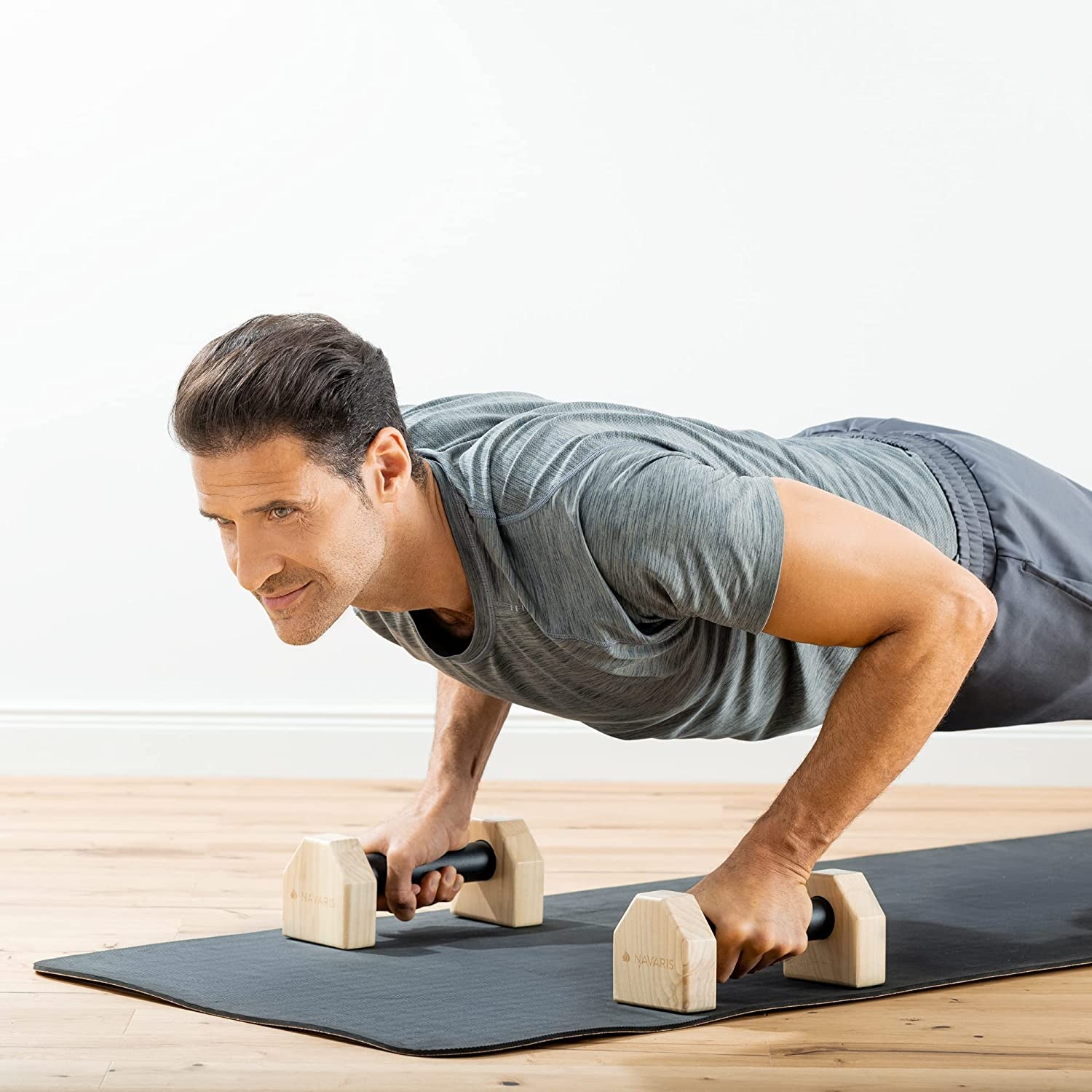 Drewniane poręcze równoległe Navaris do CrossFit, 25x10x9,5 cm, 200 kg, czarny/brązowy