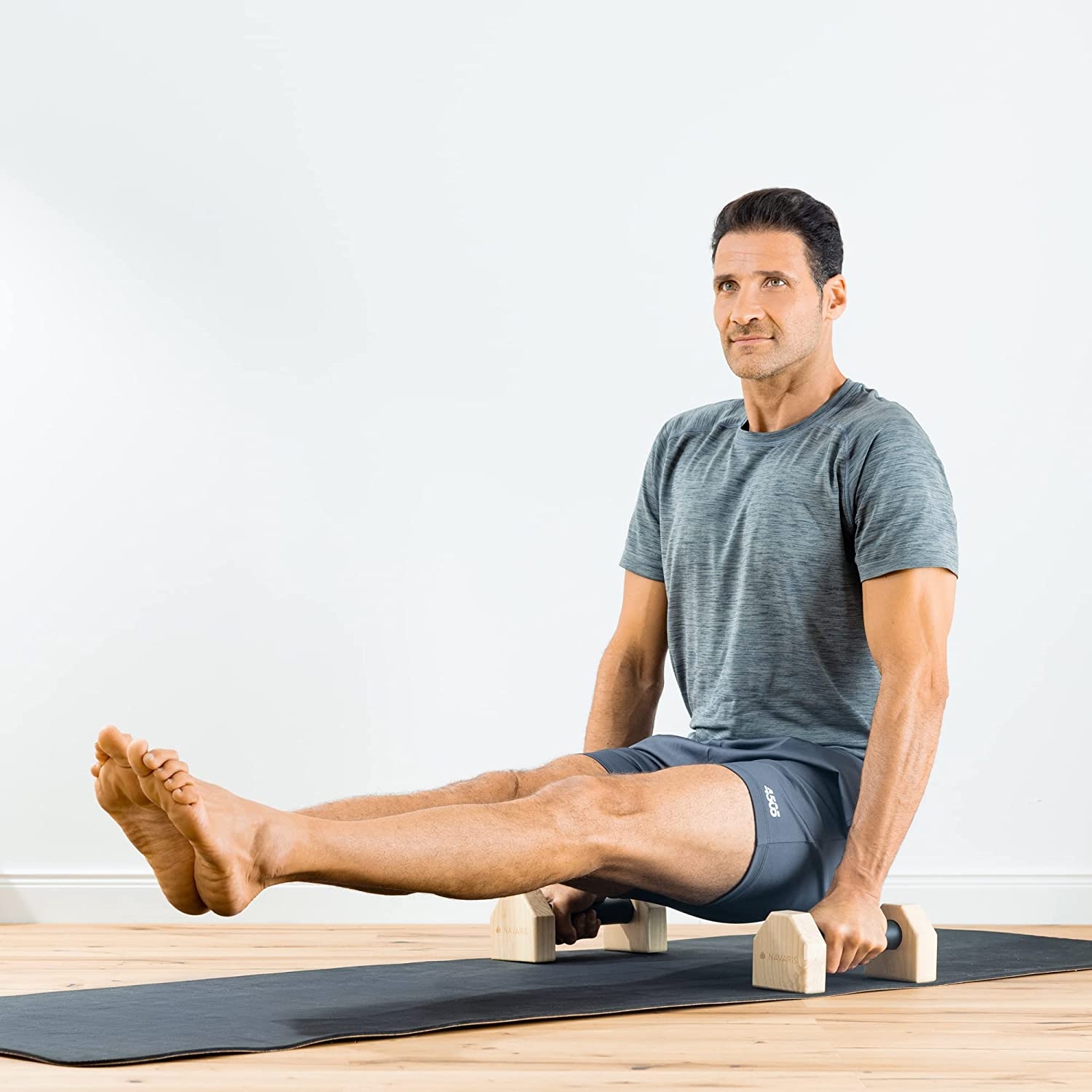 Drewniane poręcze równoległe Navaris do CrossFit, 25x10x9,5 cm, 200 kg, czarny/brązowy